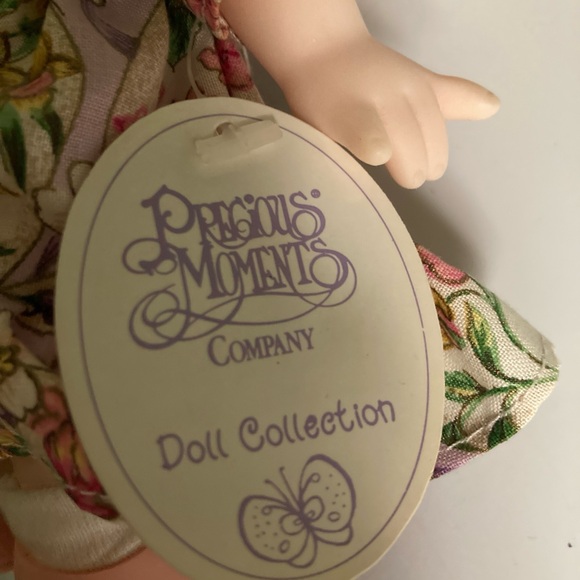 Vintage Precious Moment cute girl . April. 2000,stain on dress.
9” - Picture 6 of 7